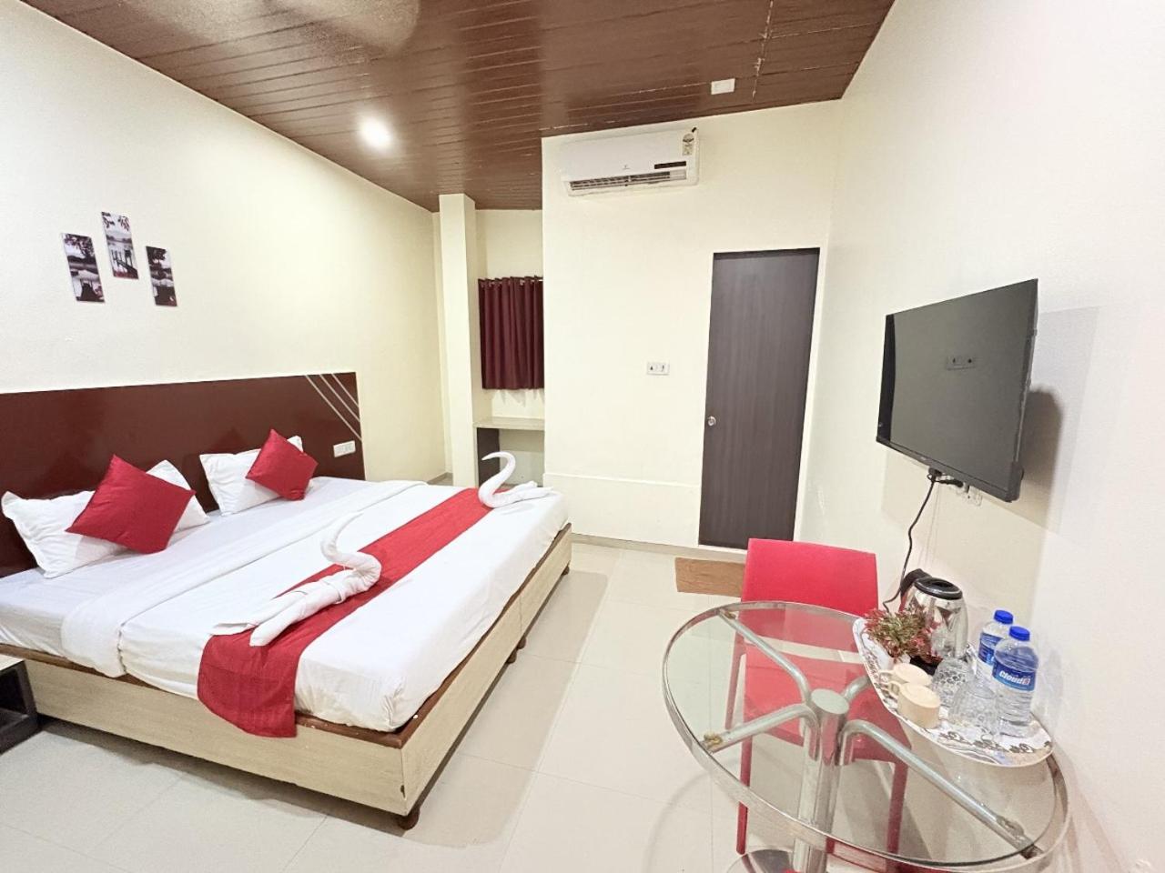 Hotel Kailash Park- Near International Airport Mumbai Exterior photo